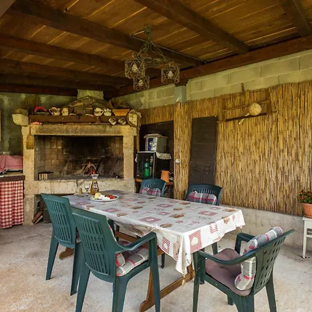 Cozy With Outdoor Bbq And Yard Apartment *