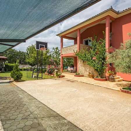 Apartment Cozy With Outdoor Bbq And Yard *