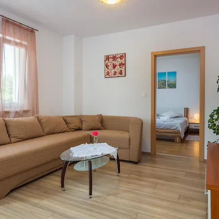 Cozy With Outdoor Bbq And Yard Apartment Sisan